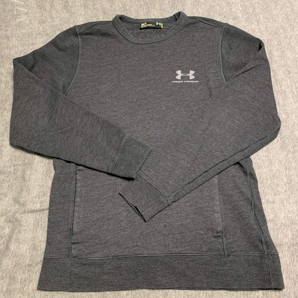 Under Armour Pullover with front pocket!!